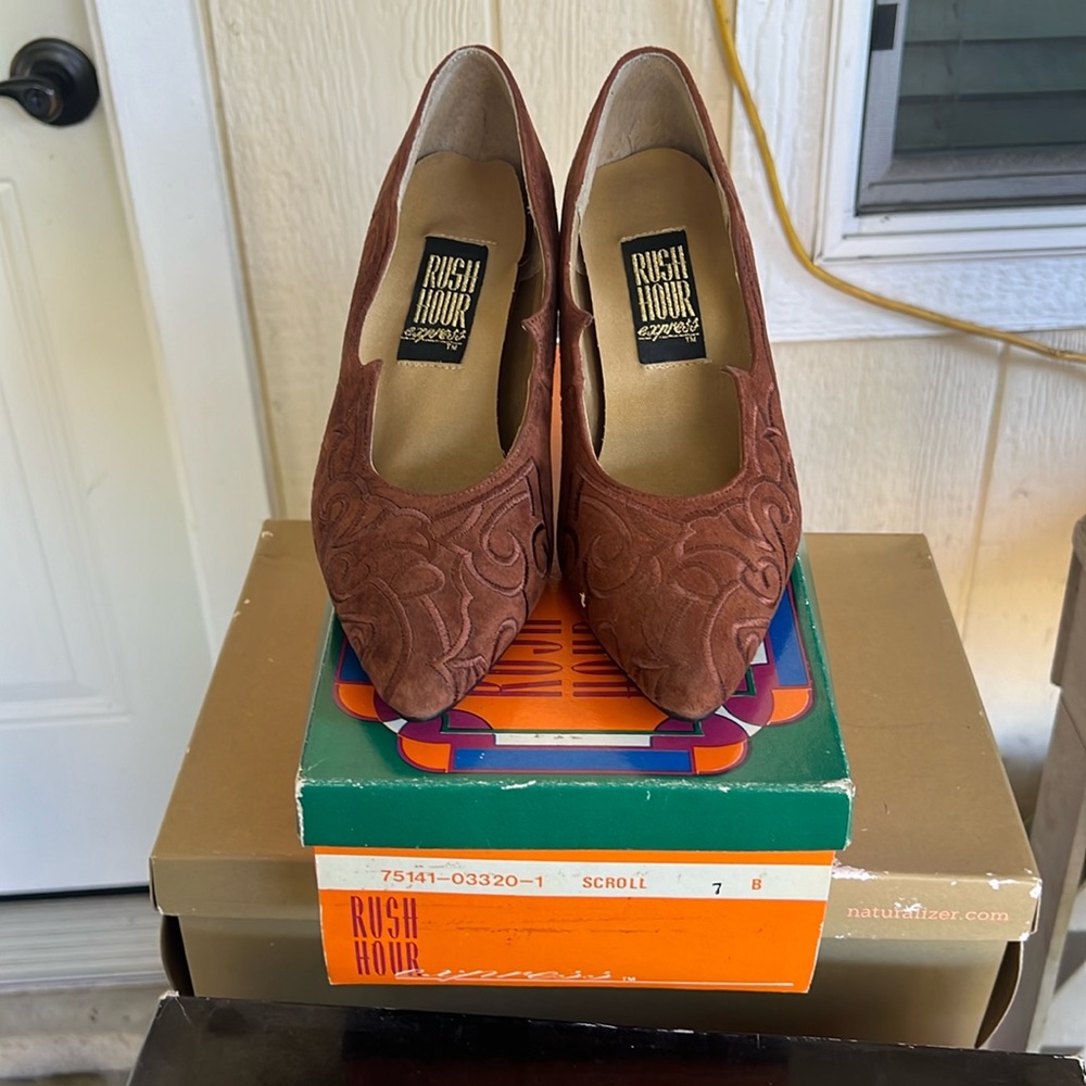 Pre-Owned: Brown Heels by Rush Hour Express Size 7